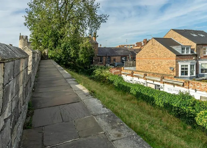 Dewsbury Court