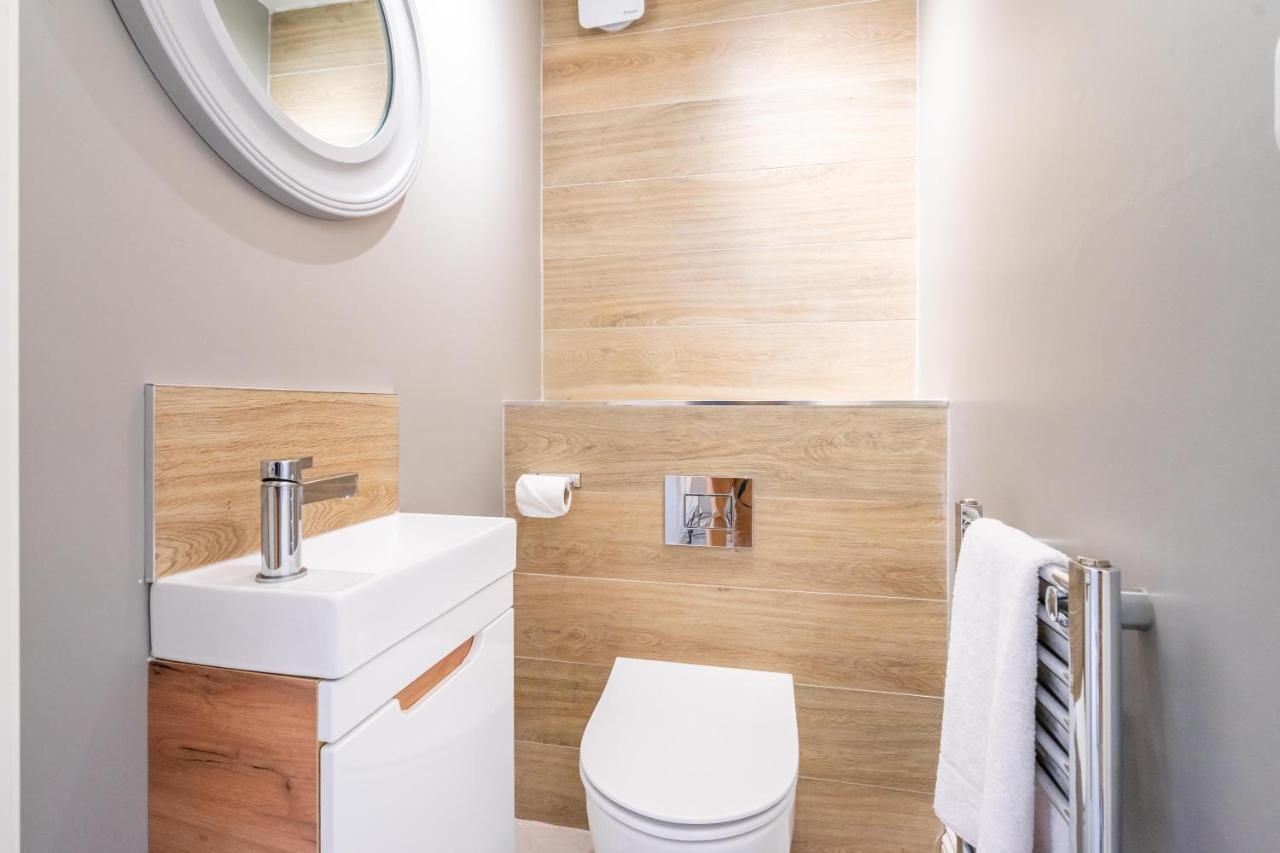 Dewsbury Court Holiday home *